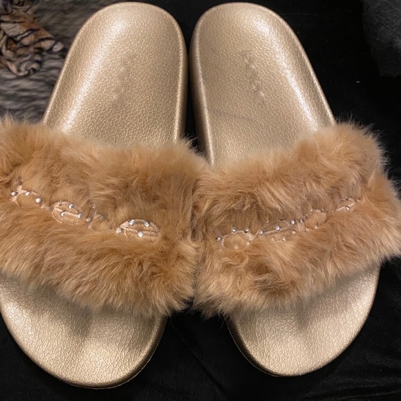 bebe fur slides
